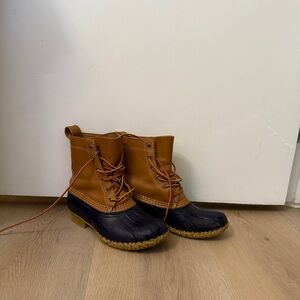 L.L. Bean Tan and Black Winter Boots Waterproof gently used